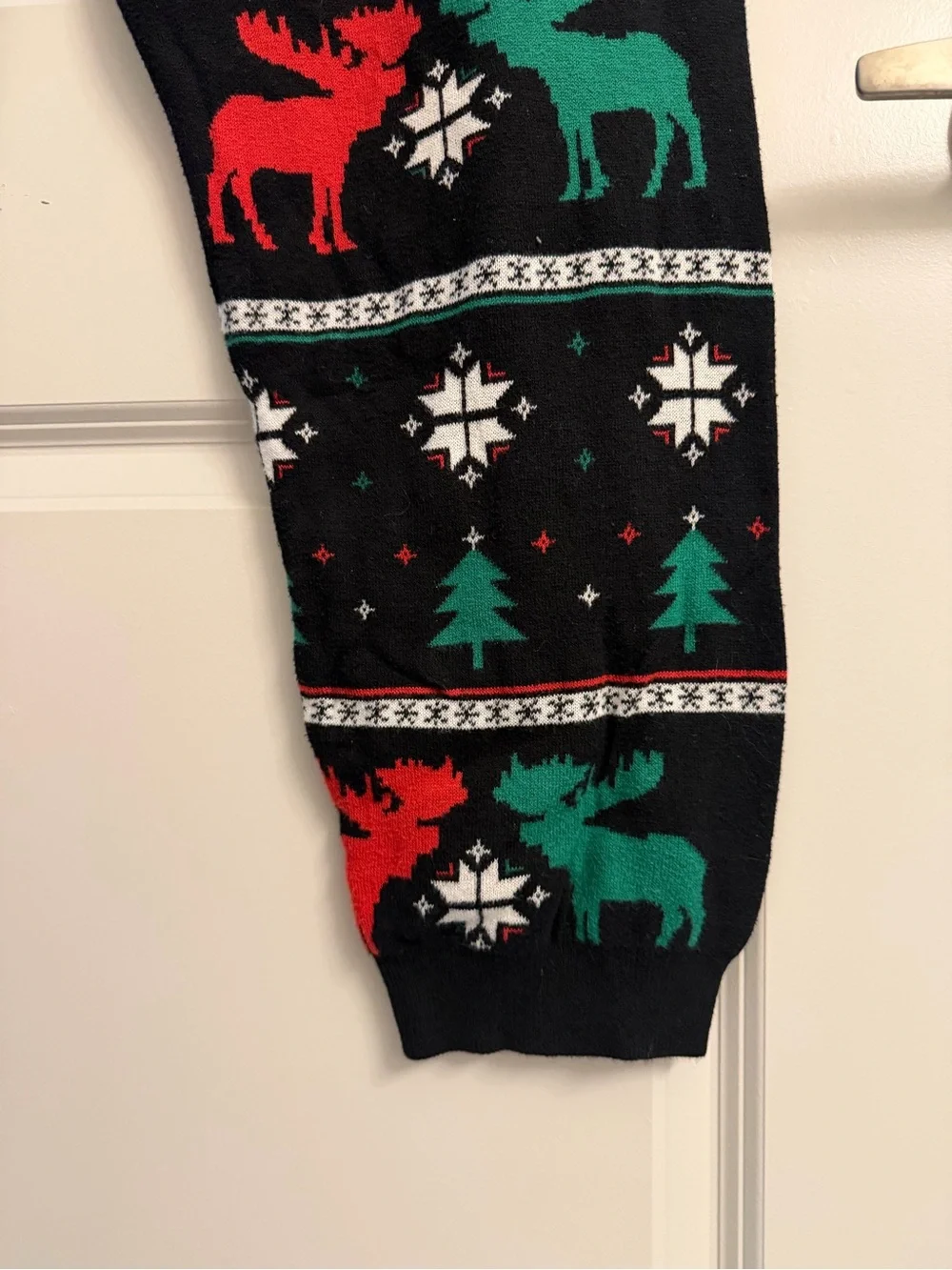 Holiday Time Black Red & Green Moose Knit Jogger Pants
